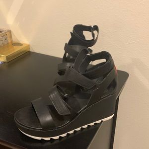 Sorel sandals size 6.5